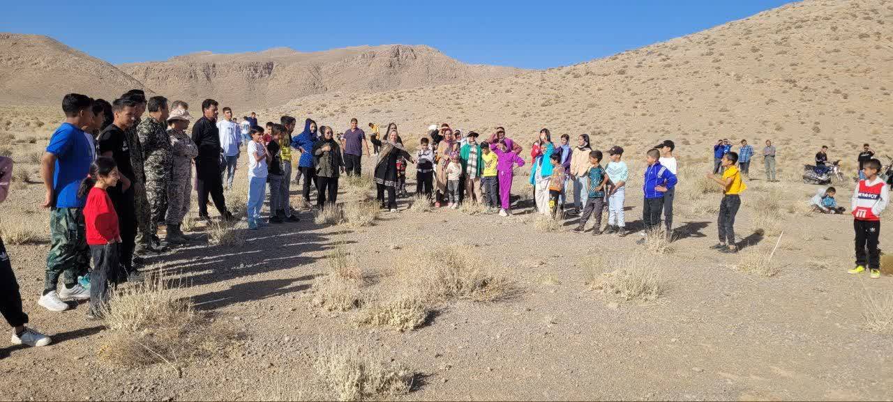 برگزاری پیاده روی خانوادگی در روستای حشمتیه آباده